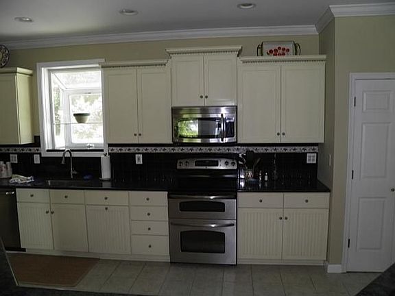 Custom Cabinrts with stainless appliances