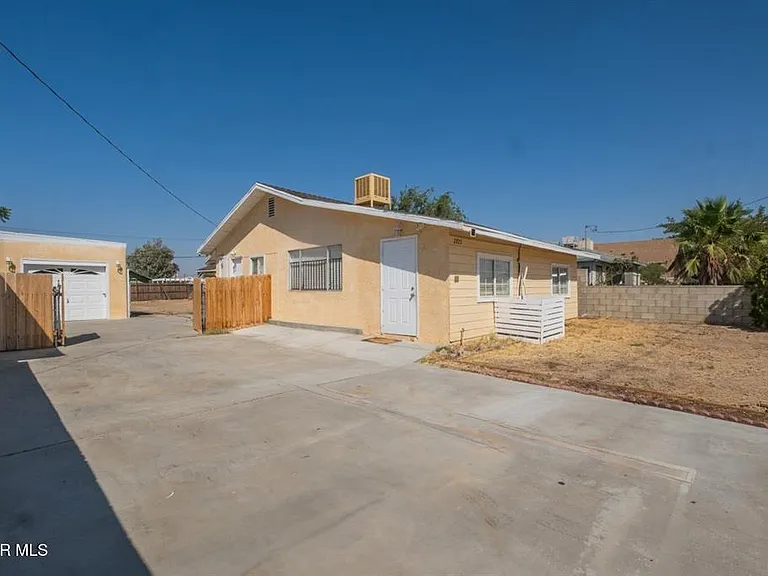 2725 Desert St #2725 — Photo 14