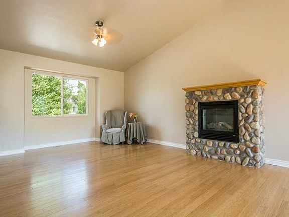 4th image of 4605 N Woodenshoe Ln
