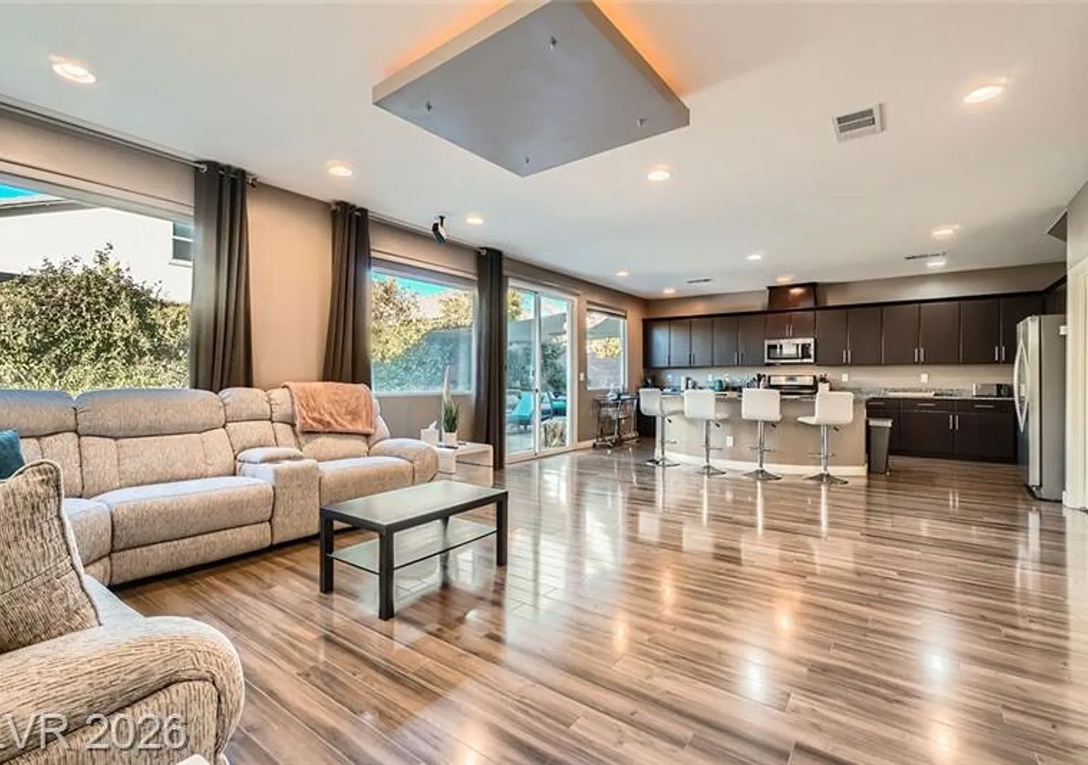 Executive Furnished Pool Home — Photo 3