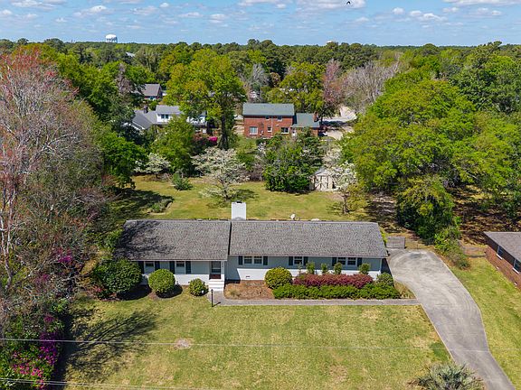 5th image of 240 Jeb Stuart Drive