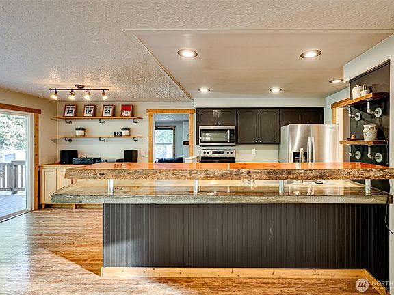 5th image of 1701 SE 2nd Avenue