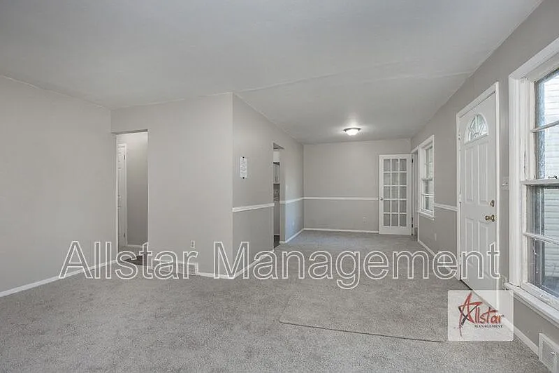 4 bed, 1.0 bath, 1288 sqft, $1,700 — Photo 3