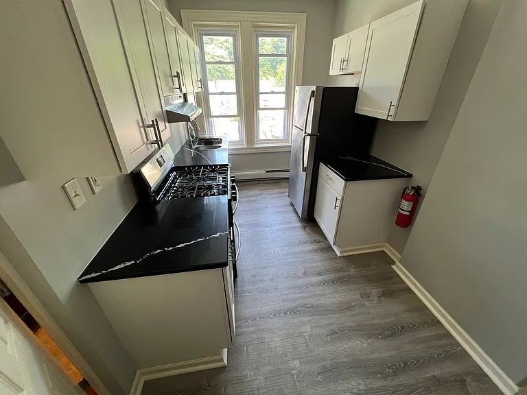 153 S Main St #6 — Photo 3
