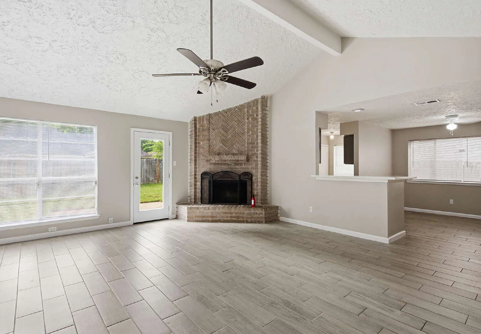 3 bed, 2.0 bath, 1510 sqft, $1,800 — Photo 4