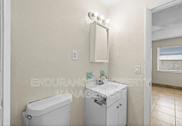 145 W 28th St — Photo 11