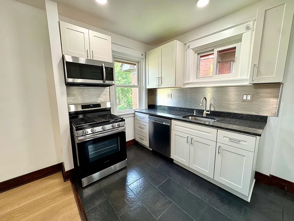 261 Gross St