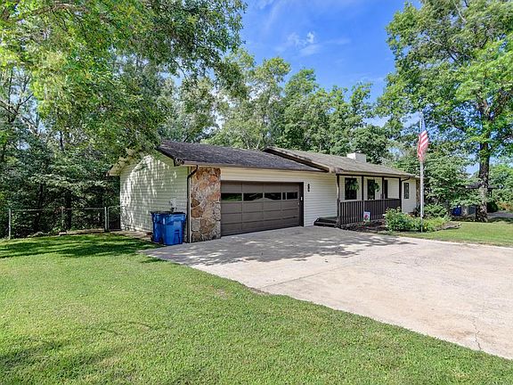2nd image of 70 Northwoods Drive
