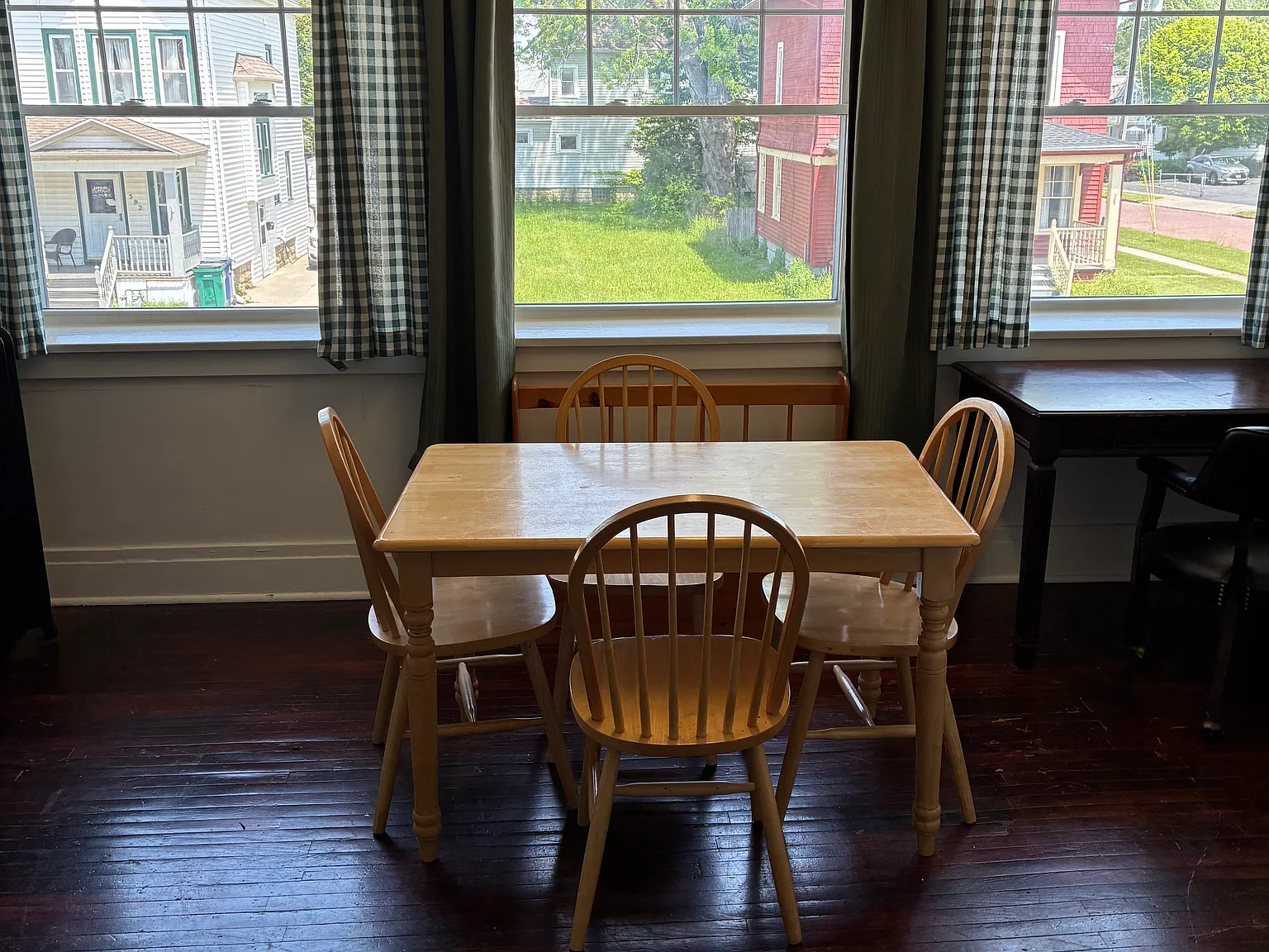 389 Abbott Rd — Photo 2
