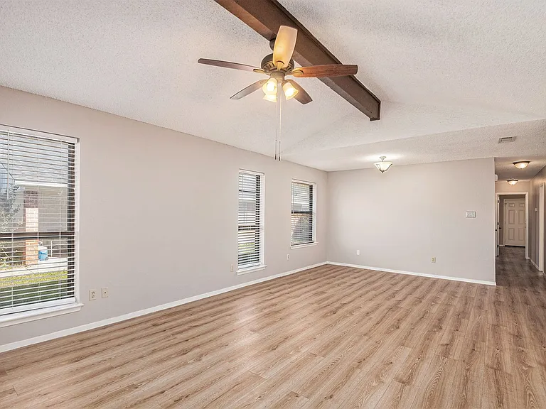 617 S Las Vegas Trl — Photo 6