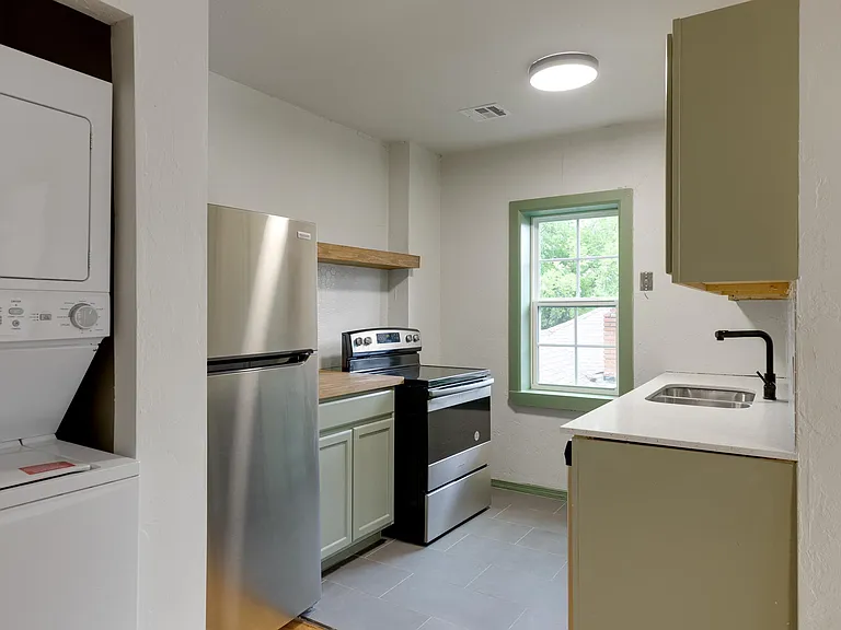 420 NW 26th St #7 — Photo 1