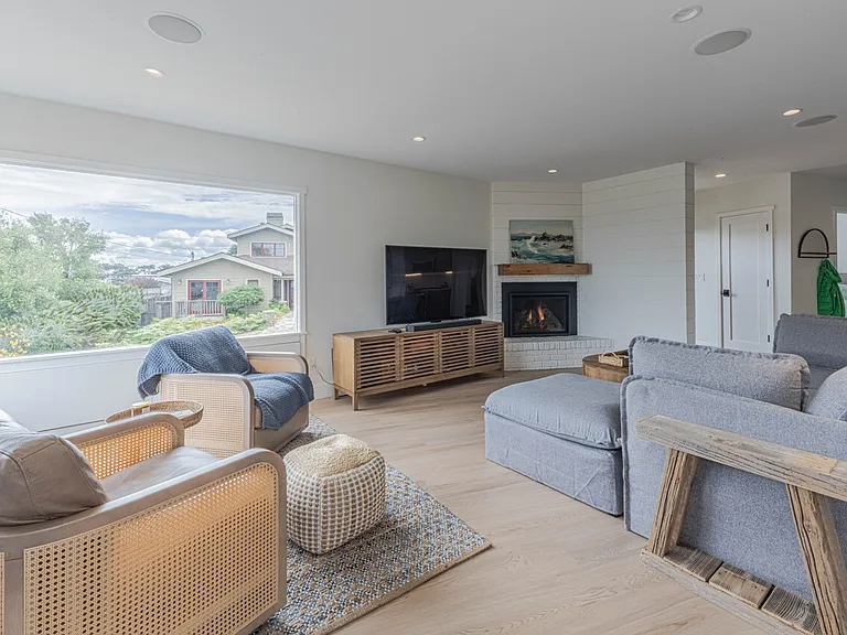 1236 Del Monte Blvd — Photo 4