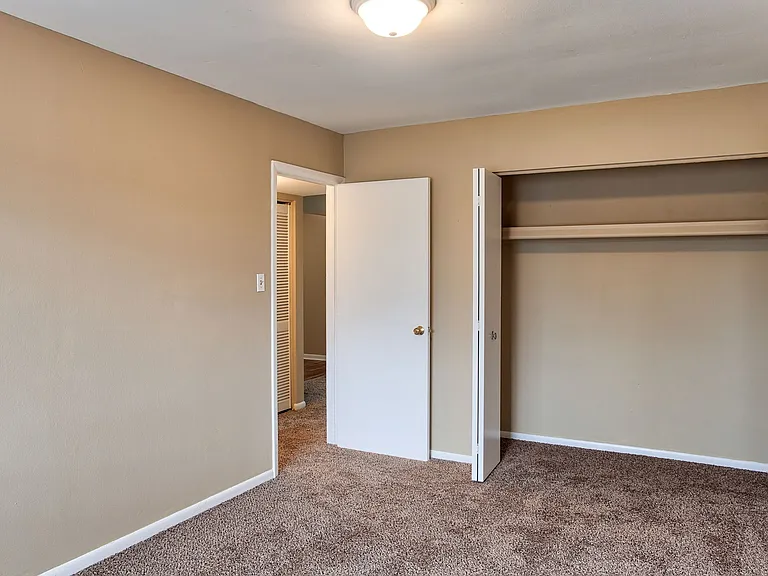 Regency Park Apartments — Photo 12