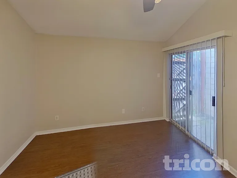 1424 Savannah St — Photo 7