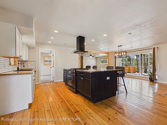 3rd image of 110 Jerry Shaw Pl