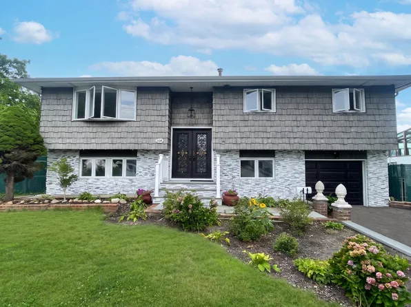 108 Wicks Rd, Commack, NY 11725