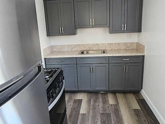 2nd image of 5231 La Jolla Blvd