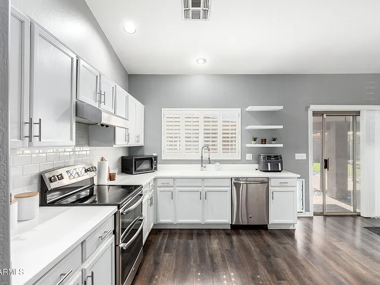 5257 W Belmont Ave — Photo 6