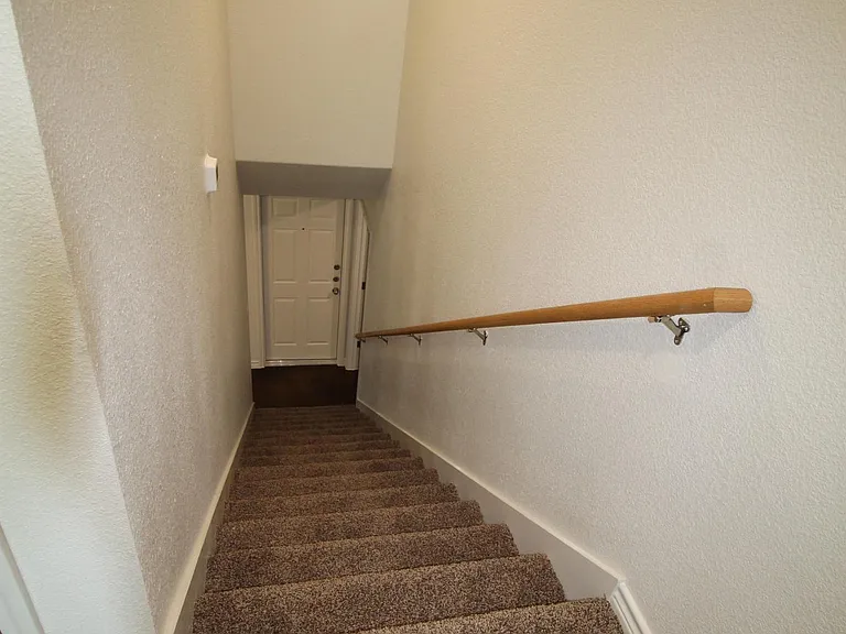 105 N Love Ave #B — Photo 10