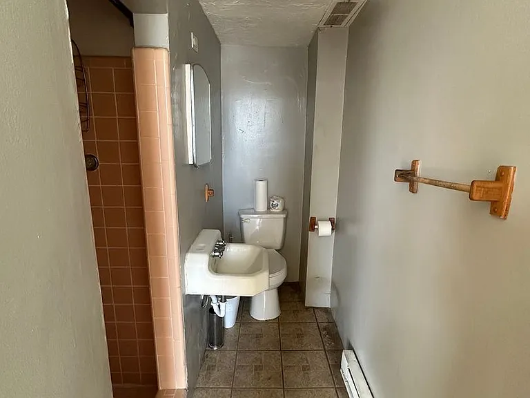 113 E Philadelphia St — Photo 5