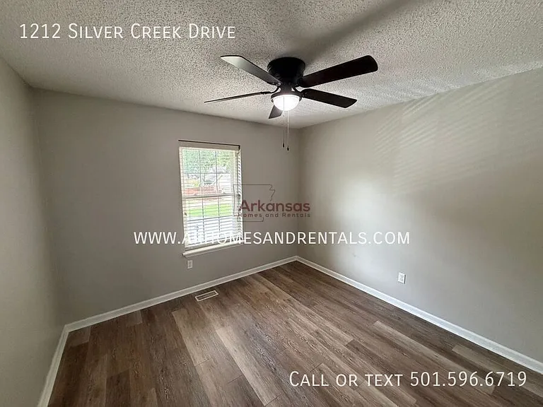 1212 Silver Creek Dr — Photo 16
