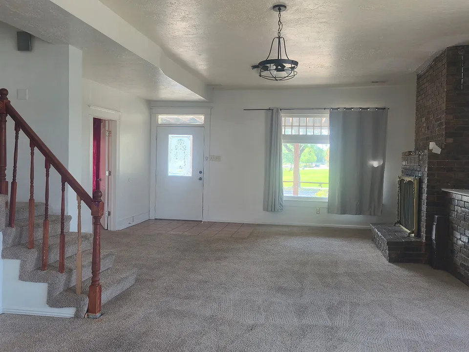 1469 S Navajo St