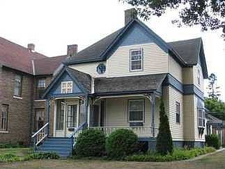 1st image of 713 5th Ave S