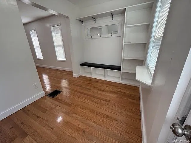 2 bed, 1.0 bath, 808 sqft, $2,000 — Photo 2