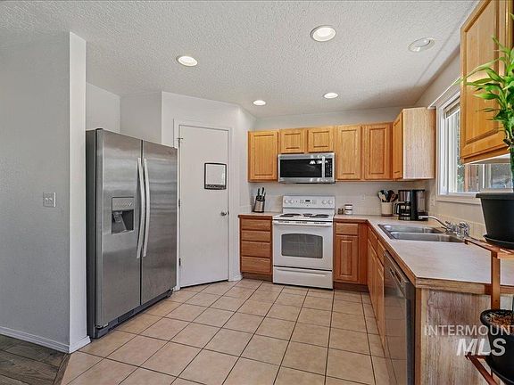 4th image of 3204 Arcadian Dr
