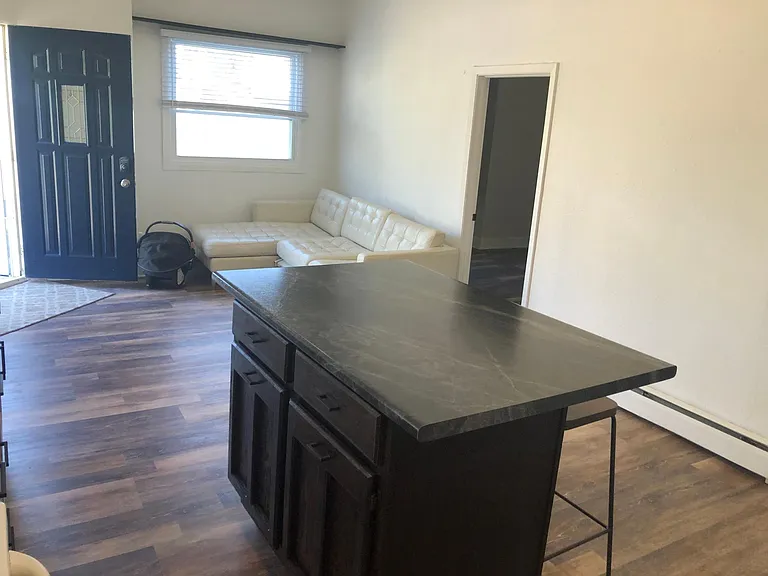 429 N 12th Ave E #MAIN FLOOR — Photo 3
