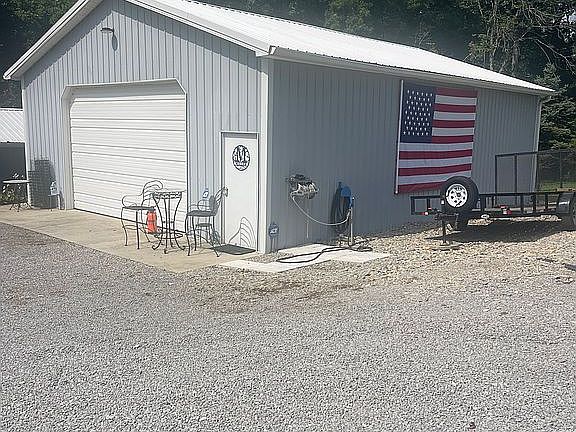 3rd image of 90 Little Lisa Ln