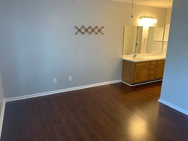 129 W Victoria Ct #E — Photo 15