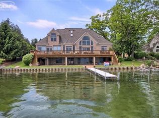 14007 Swanee Beach Dr, Fenton, MI 48430