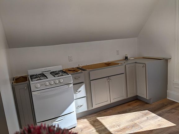 5th image of 310 Biddle Ave #3