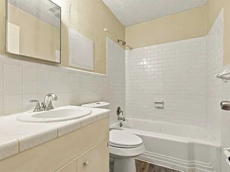 1914 Oaklawn Dr — Photo 16