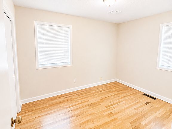 4th image of 8809 SE Stephens St