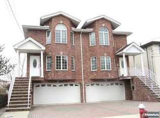 209A 3rd St #1, Palisades Park, NJ 07650