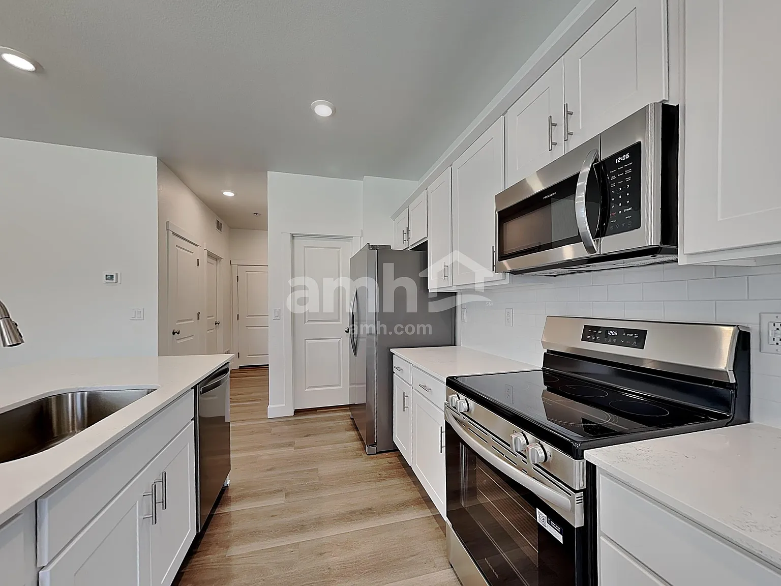 4 bed, 2.5 bath, 2133 sqft, $3,090 — Photo 3