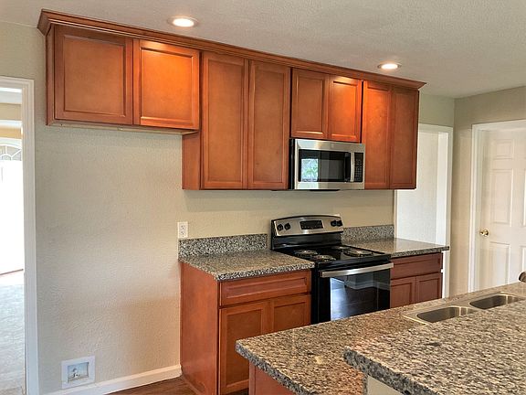 5th image of 824 Nightingale Dr
