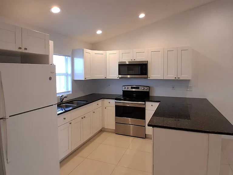 9007 Meadow Cir — Photo 5