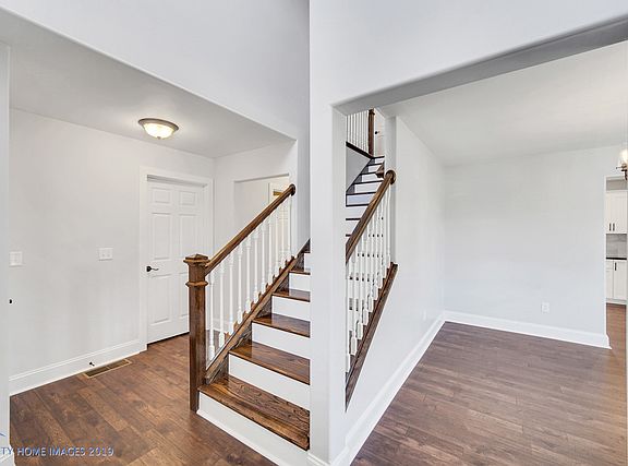 3rd image of 1039 W Louise Ln