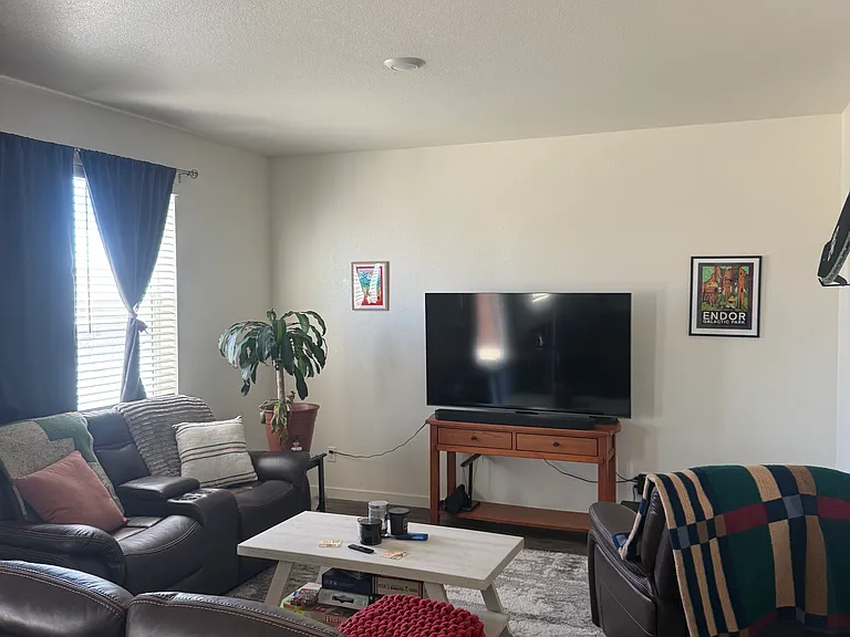 283 Goldfinch Ln — Photo 5