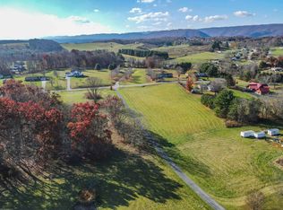 Sterling Dr, Blacksburg, VA 24060