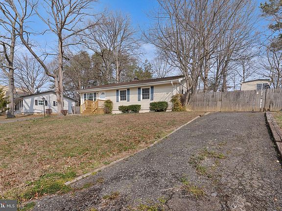 3rd image of 21996 Fox Ridge Rd