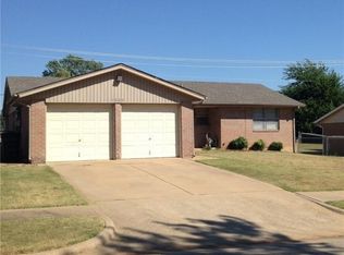 1020 S Morgan Dr, Moore, OK 73160