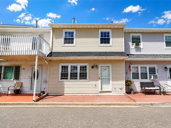 2nd image of 189 Quintard St
