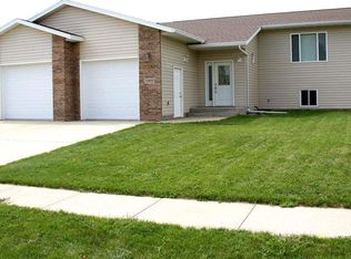 2905 N Sweet Grass Ave, Sioux Falls, SD 57107