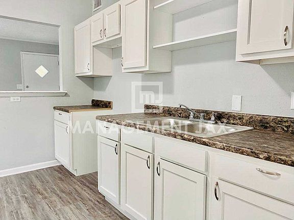4th image of 3035 Dignan St