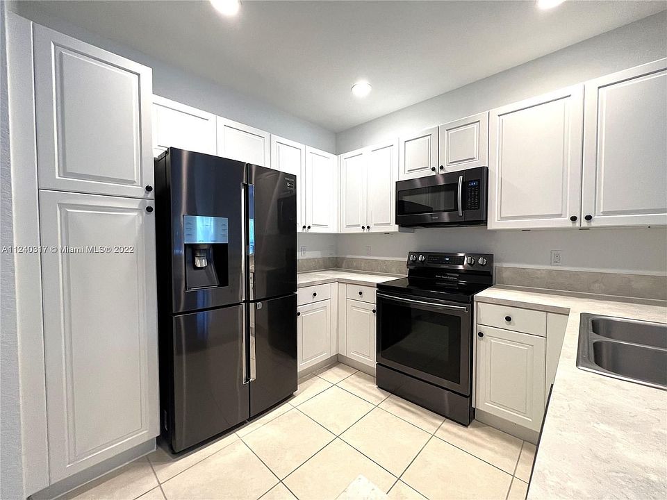 1st image of 3002 NW 30th Ave #3002
