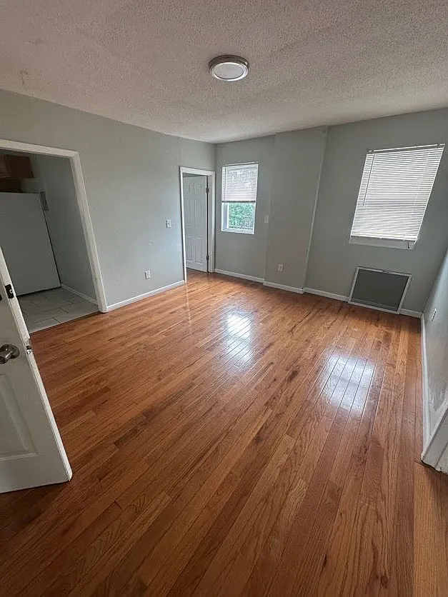 3 bed, 1100 sqft, $1,799 — Photo 1